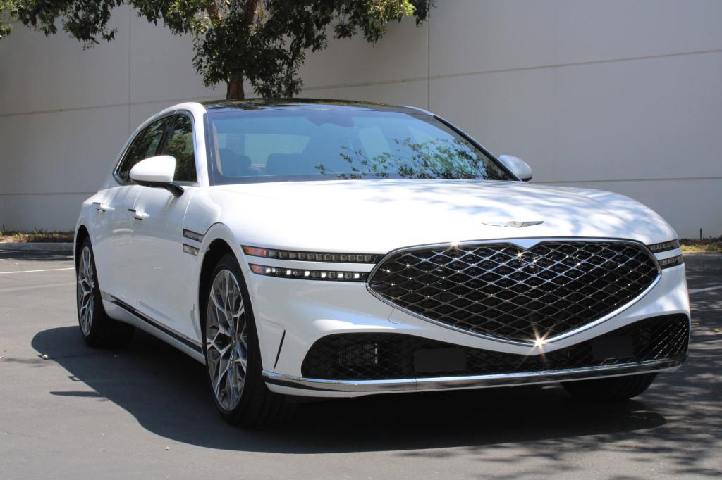 The 2025 Genesis G90 Is A Luxury Car&nbsp;Bargain